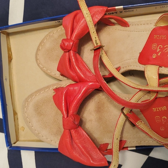 Vintage Candie's Cherry Red Cork Ankle Strap Pumps Sandals 5, 6, 6.5 - Picture 7 of 7